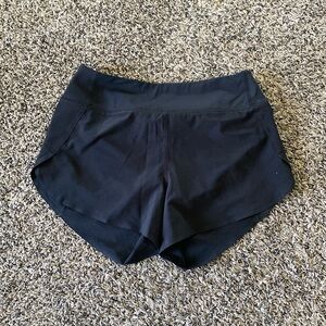 Athleta Run with It 3.5” shorts